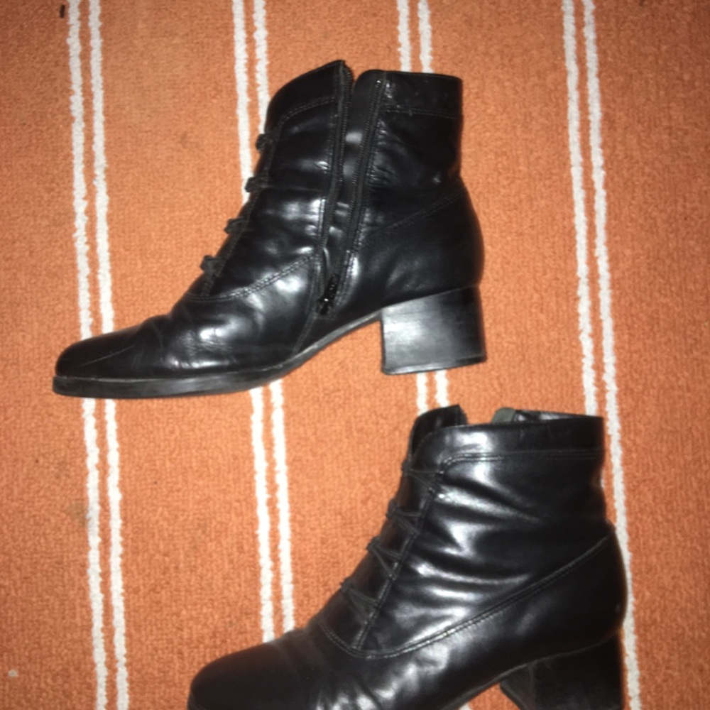 Black boots - Picture 5 of 5